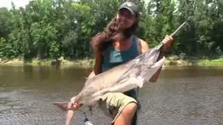 MASSIVE STRANGE FISH + 12oz SODA BOTTLE = REDNECK FUN!