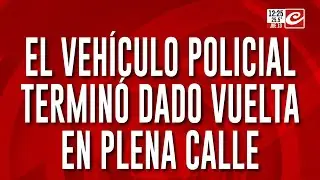 Impresionante choque entre dos camionetas policiales y un cami&oacute;n