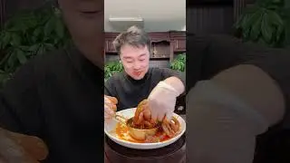 Давайте съедим это, чтобы удовлетворить наш голод, это так вкусно!