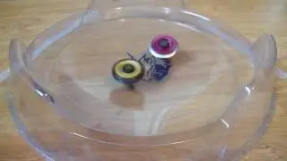 Beyblade Metal Fusion / Fight : Killer Beafowl UW145EWD VS Vulcan Horuseus 145D [HD]