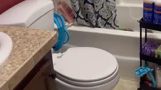Deep clean the kids bathroom with me 🚽🛁🧽🪣 #bathroomdeepcleaning