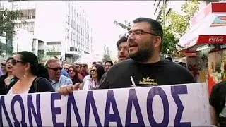 Greece: Small businesses protest against new laws allowing Sunday trading