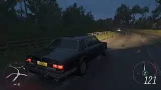 Bentley Turbo R Cruising in rain Forza Horizon 4