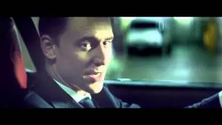 British Villains -Tom Hiddleston en Jaguar F-Type Coupé
