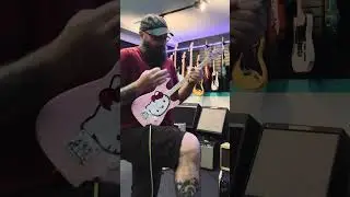 Plays surprisingly awesome!🤘💞 @fender ​ ​ @LoogGuitars #fender #hellokitty #loog #guitar