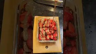 Viral strawberry chocolate cake recipe #food #cake #recipe #foodshorts #foodie