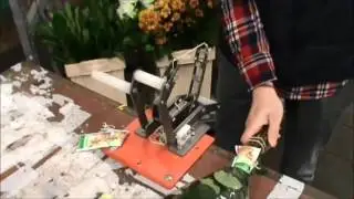 Fast and easy. The Attalink flower binder.