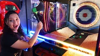 Watch out! We are throwing axes around at the Arcade! - Hatchet Hero