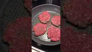 Homemade, fresh, and delicious burger! #burger #recipechannel  #easycooking  #globalflavors