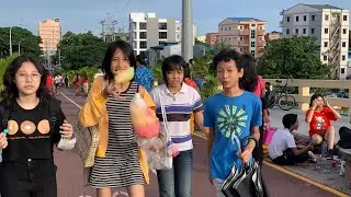 🇲🇲 Myanmar People Enjoying The Walk Across A Nice Bridge Park In Yangon