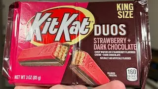 KitKat duo strawberry dark chocolate candy bar review