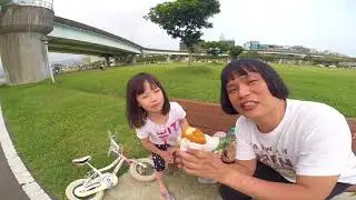 寶貝日記(河濱公園騎腳踏車)茶葉蛋掉了