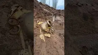 Кто-то пытался спрятать это специально