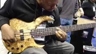 Sukop 5 string Doublecut Classic bass demo