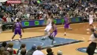 Ricky Rubio between the legs pass