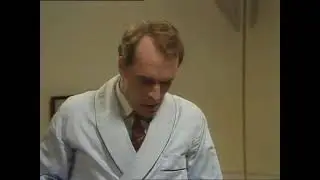 hi de hi funny moments - Gladys catches Jeff with his trousers down