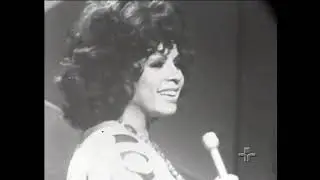Angela Maria canta 