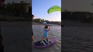 Kid learning how to Kitesurf! 🤯😍
