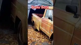 Jeep pickup #classic #automobile #car #cars #vintage #4x4 #carlover #truck #mechanic #carshorts