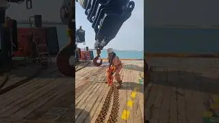 VERY STRONG RIGGER💪💪 #rigger #dadoysarj #pipelineconnection #cranework #hook