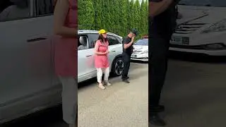 Policeman fooled by pretty girl 😂