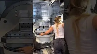 Она - программист управления 5-осевым ЧПУ, рабочий процесс обработки 💯💯💯 👍👍👍👍🔥🔥🔥🔥🔥 #чпу #5axiscnc...