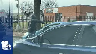 Mentors explain new rules to squeegee workers