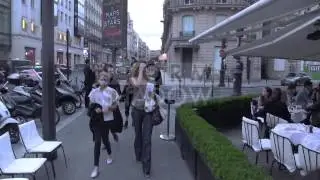 EXCLUSIVE - Cindy Crawford and family at l'Avenue restaurant in Paris