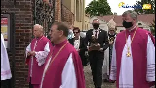 RELIKWIE ŚWIĘTEJ JADWIGI KRÓLOWEJ POLSKI  W BAZYLICE MNIEJSZEJ W SIERADZU - siewie.tv