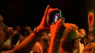 Beatboxer Andy Ninvalle en zanger Ricardo Burgrust tijdens het Candy Dulfer concert