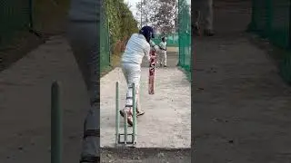 Batting bowling#cricketlover#cricket#cricketshorts#cricketfan#yotubeshorts#shorts#viratkohli#rohit