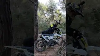#adventure #trailriders #endurotrails #enduro #dirtbikeadventures #dirtbike #te250i #husqvarna