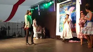 Pepe Flores baila con Casa Candela