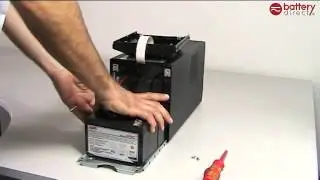 Le montage d&acute;une batterie de rechange RBC6 pour APC en vid&eacute;o