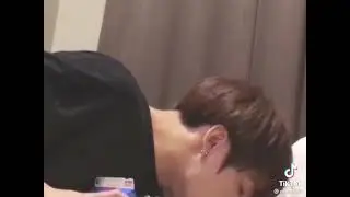 &iquest;Est&aacute;s dici&eacute;ndome que as&iacute; besa Jungkook?