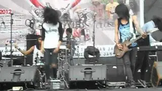 The Civil Wears monza - Intro Live @ Creative Urban Economic Fest 2012 W/Closehead