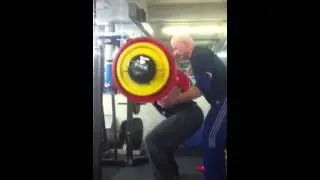 Bruce Willis spot's 160kg squats