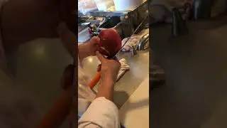 【🇭🇰Hong Kong 香港】 Demo by Caprice Chef  - How to peel an apple with a bread knife