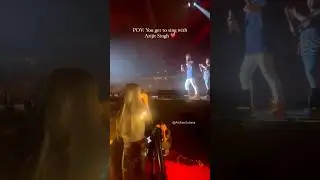 Lucky Fan Girl Singing With Arijit Singh 🤩❤️&zwj;🔥 During Live Concert In Singapore 2023