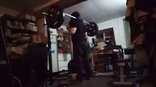 PRIMITIVE MAN SQUATS 76.5 KG FOR A BIG SET OF 20, AND QUESTIONS HIS FORM???? 11.1.22