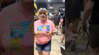 Мама посетила оружейную выставку в Форт-Майерсе, Флорида. #guns #pewpew #military #shoot #trending