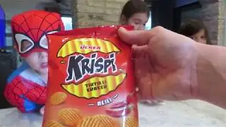 Kids Trying Snackcrate / Turkey