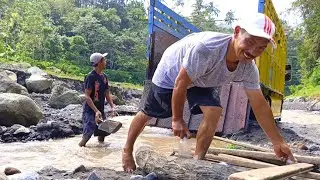 Black Sand From the Semeru Slope Mine Is Loaded Into the Back Of a Truck