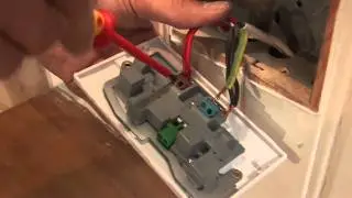 Как подключить настенные розетки