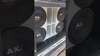 4 triton AK4.0 tocando forte numa taramps chipeo 9000