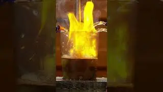 ❌⚠️❗️Wrong hazard demonstration: Sparks in all directions of EDM machining process. 🔥