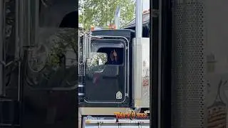 Yogi from Outback Truckers leaving the 2025 Dane Ballinger Memorial Truckshow #outbacktruckers 👍