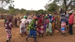 Wirriam community (Mozambique) do traditional Mafuwe dance to welcome the Governor of Tete Province
