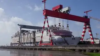 Building Wonder of the Seas