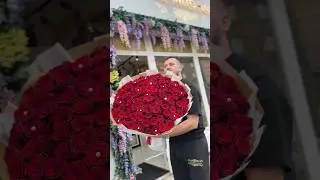 Dokonalost kytice 101 rud&yacute;ch růž&iacute; 🤩🌹 www.ruzemichael.cz 🔥 #flowers #prague #florist #roses